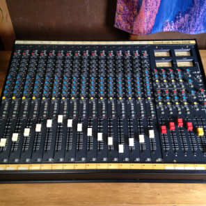 Soundcraft Series 200B 16-Channel 4-Bus Mixing Console