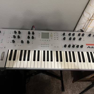Alesis Ion 49-Key Analog Modeling Synthesizer 2000s - Silver