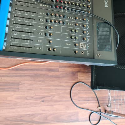 SoundTech ST244 Professional Mixing Board With Flight Case