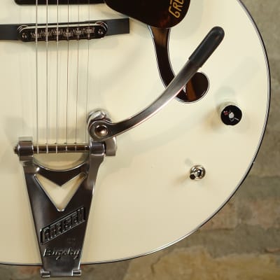GRETSCH G6636-RF Richard Fortus Signature Falcon Center Block Double-Cut w/Bigsby - White image 4