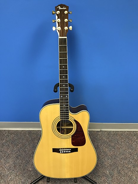 Fender DG 41SCE Acoustic Electric Guitar w hard case Fishman pickup Sperzel locking tuners