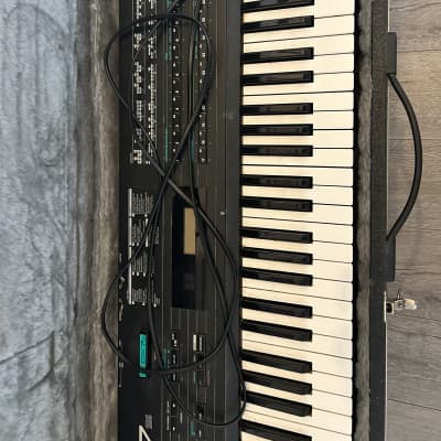 Yamaha DX7 Programmable Algorithm Synthesizer 1983 - 1987 - Black