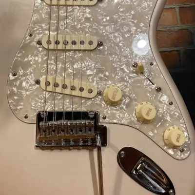Fender 2021 Stratocaster Deluxe MIM Blizzard Pearl With Custom Shop Texas Special Pickups And Hard Case image 3