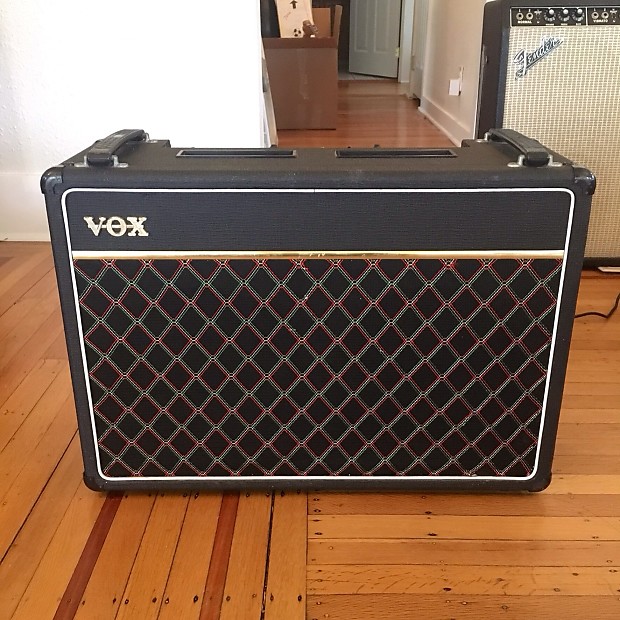 Vox V15 15-Watt 2x10" Guitar Combo image 1
