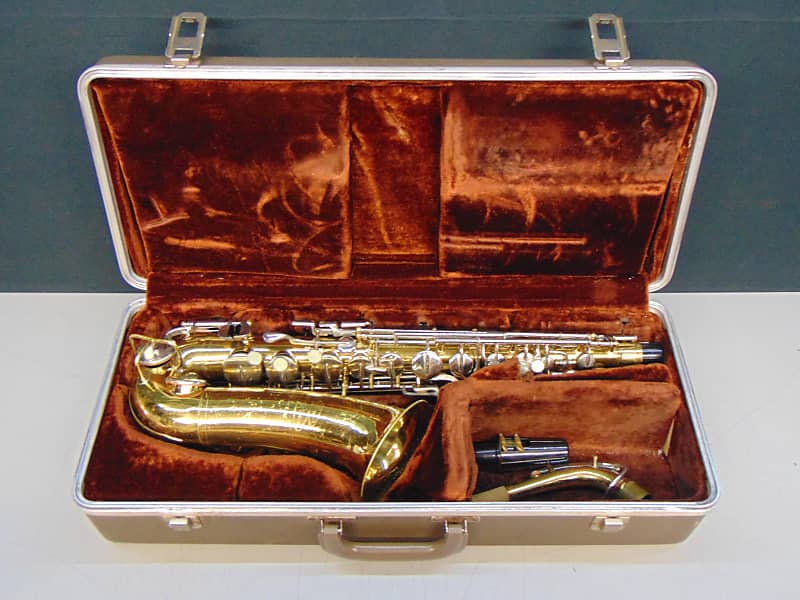 Buescher Aristocrat Series IV Alto Saxophone