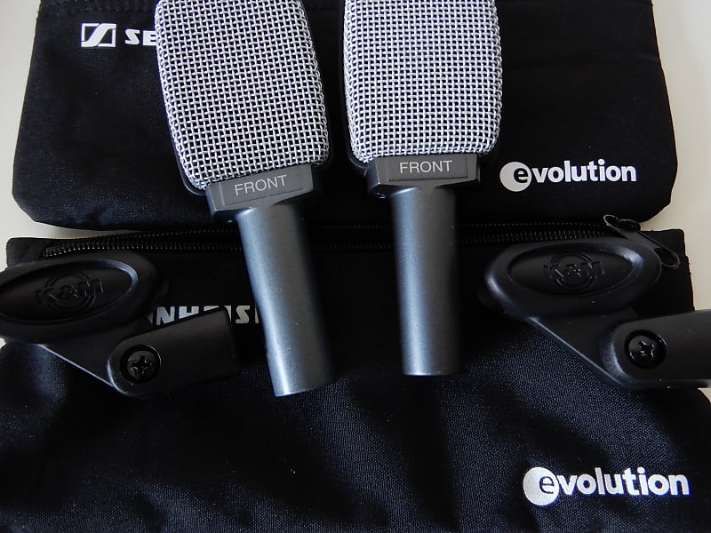 Set of 2x Sennheiser E606 dynamic microphones with original zipperbags!