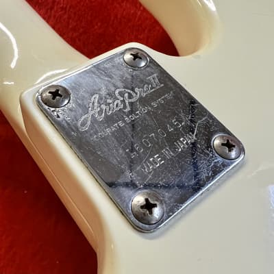Aria Pro II Diamond Device Bass 1980's Cocaine white