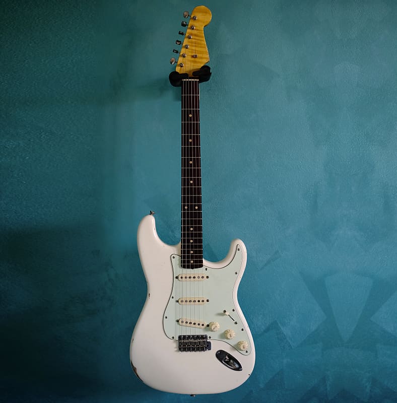 Mallia Guitars Voodoo strat 2023 - Vintage white | Reverb