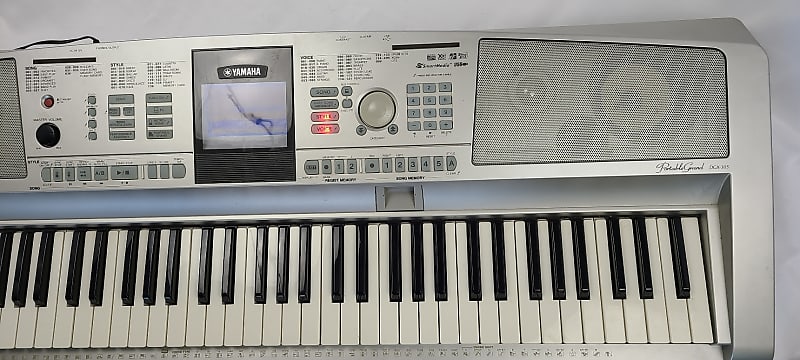 Yamaha DGX-305 Protable Grand Electric Piano Synthesizer Keyboard - Nice!  02445