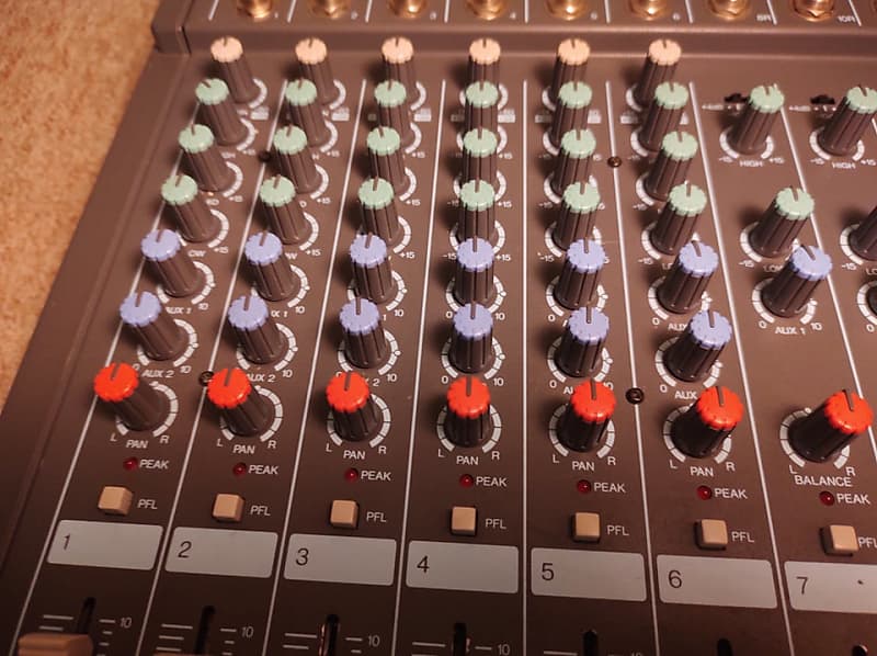 Yamaha MM1402 14 Channel Mixer | Reverb