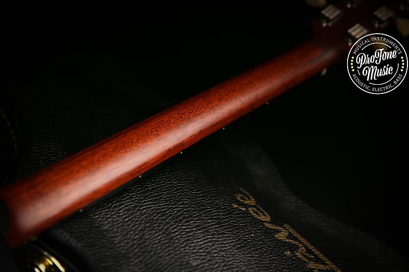 Larrivee RS-2 Single Cut Matte Black & Larivee Hard Case Larrivee RS-2 Single Cut Matte Black & Larivee Hard Case