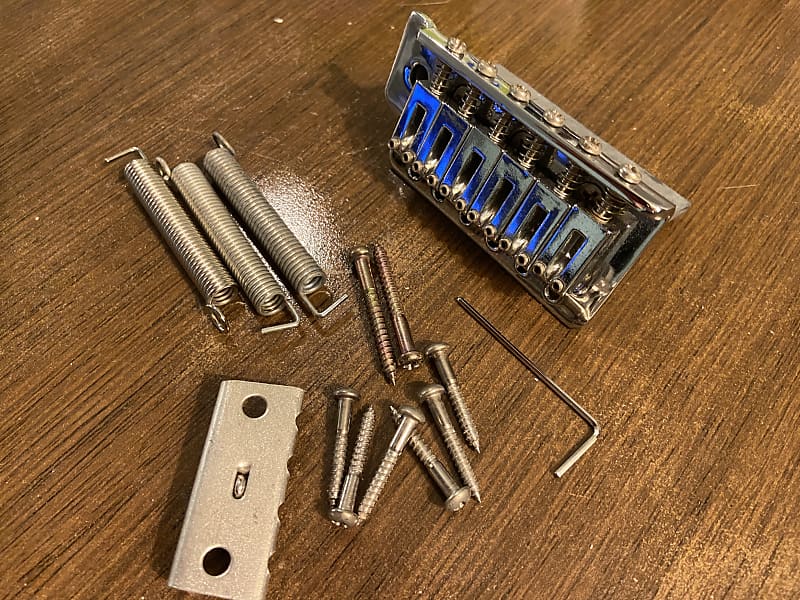 strat tremolo kit with screws, springs, and claws and no bar - chrome image 1