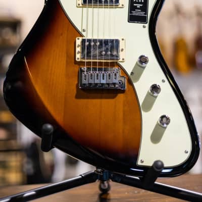 Fender Player Plus Meteora HH - 3-Color Sunburst w/Deluxe Gig Bag - Floor Demo image 3
