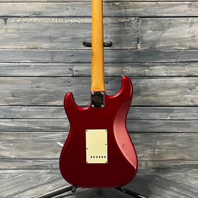 Used Fender 1986 '62 Reissue MIJ Stratocaster Electric Guitar with Hard Shell Fender Case - Candy Apple Red image 7