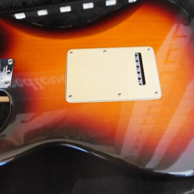 Fender Deluxe American Stratocaster 2005 - 3 Tone Sunburst image 9