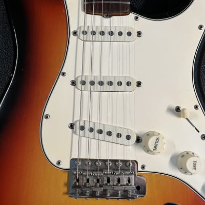 Fender Stratocaster 1965 - Three Tone Sunburst image 25