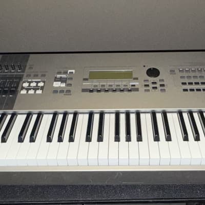 Yamaha Motif 8 Production Synthesizer 2000s - Gray