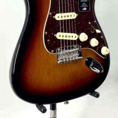 Fender American Professional II Stratocaster Maple Fingerboard Sunburst Ser#:US22005206 image 2