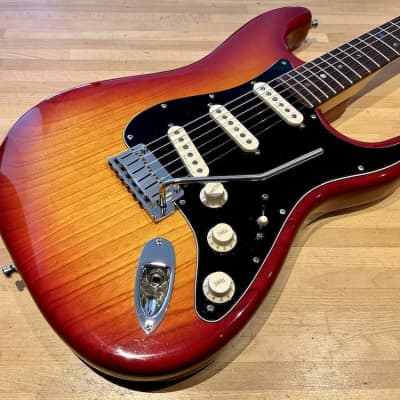 fender American Deluxe Stratocaster ASH 2002 - Aged Cherry Sunburst + Case for sale