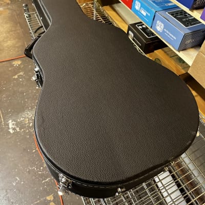 Fender Dreadnought Hardshell Acoustic Case image 2