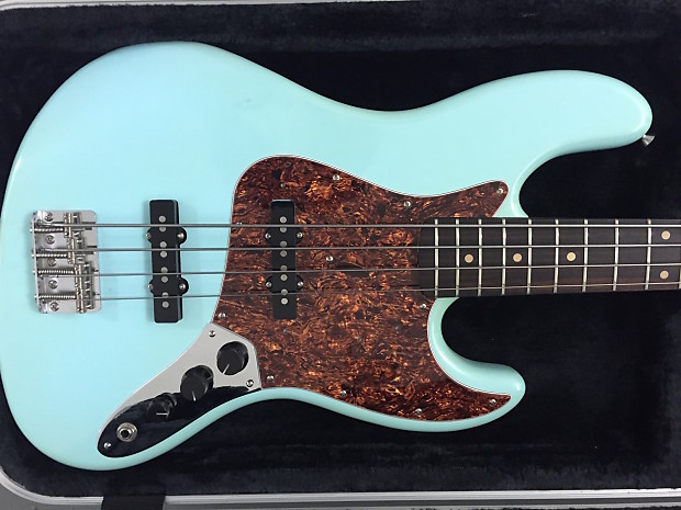 Moollon J Classic 4 string bass