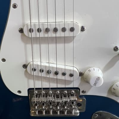 Squier Stratocaster - Blue sparkle image 3