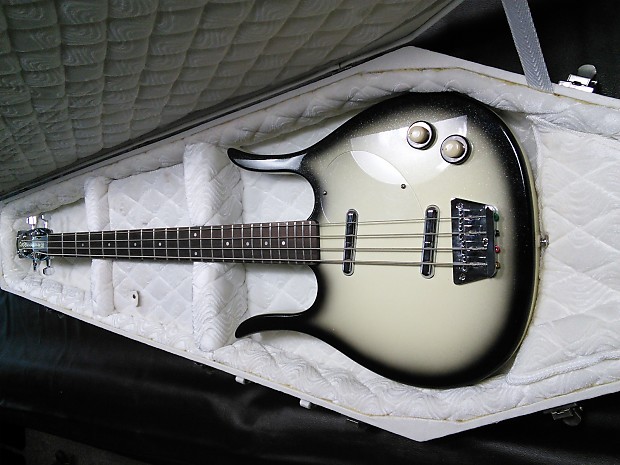 Danelectro longhorn bass case discount