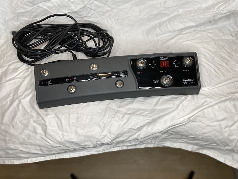 Hughes & Kettner Hughes & Kettner FSM-432 MK III MIDI Board Foot Controller  2022 - Black