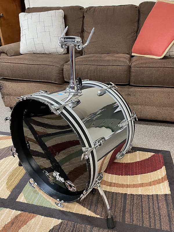 Vintage Ludwig 20" Bass Drum 197579 and Tom Mount Reverb