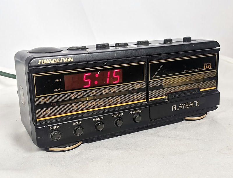 Soundesign Model 3827 AM-FM Electronic Clock Radio Cassette