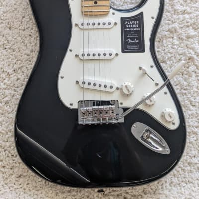 Fender Player Series Stratocaster Guitar, Maple board, Black Gloss - MIM - Demo