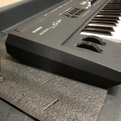 Yamaha S30 synthesizer with PLG150-DX plug in board DX7 image 8