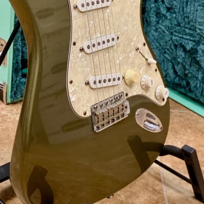 Fender Stratocaster Deluxe Series With Active Pick-Ups  2000-2001 - Sage Green With Teal Hard Case image 15