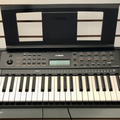 Yamaha PSR E273 Digital Keyboard - Pre Owned