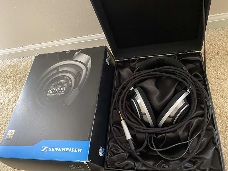Sennheiser HD 800 2009 - Silver and black image 1