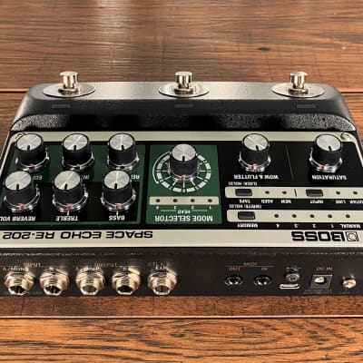 Boss RE-202 Space Echo Guitar Effect Pedal image 4