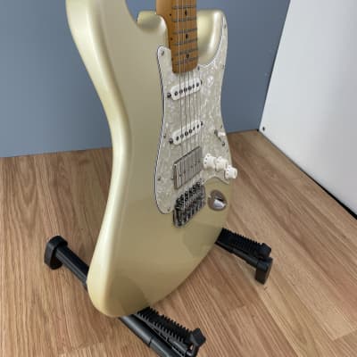 Fender 60th Anniversary Player Stratocaster Blizzard Pearl image 3