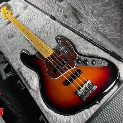 Fender American Professional II Jazz Bass, Maple- 3-Color Sunburst (US23117647) image 11