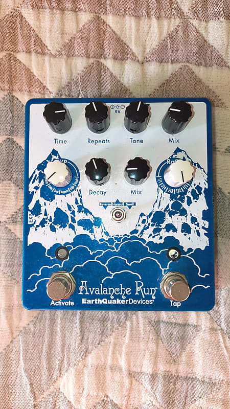 EarthQuaker Devices Avalanche Run Stereo Reverb & Delay with Tap Tempo V2
