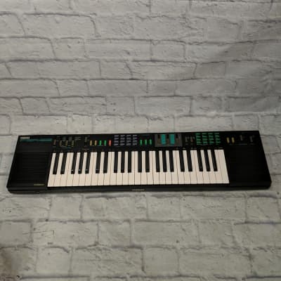 Yamaha PSR-22 61-Key Electronic Keyboard