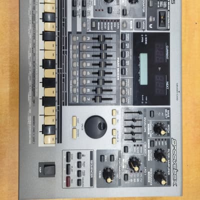 Roland MC-505 Groovebox 1998 - 2002 - Gray