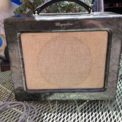 VINTAGE 1959 Magnatone 210 Amplifier w/ Pitch-Shifting Vibrato | Reverb