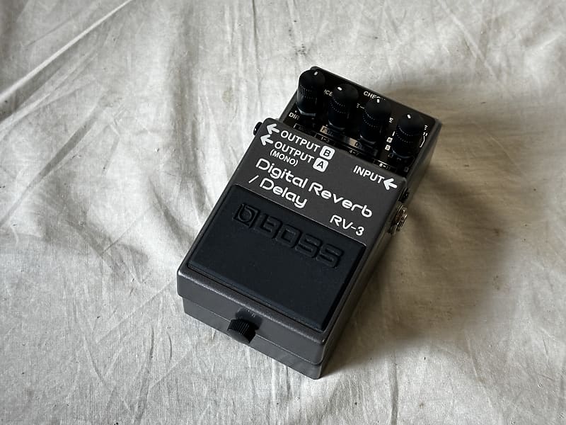 ギター BOSS Digital Reverb / Delay rv3_main.jpg