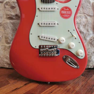 Squier Fender FSR Classic Vibe '60s Stratocaster 2021 Fiesta Red image 5