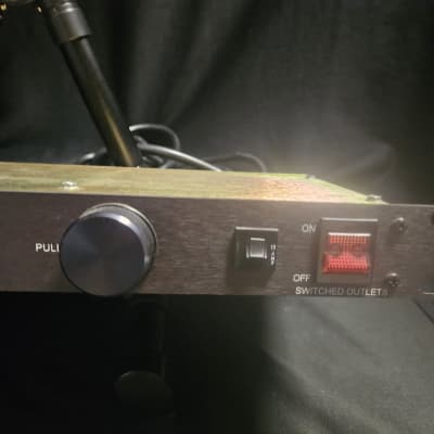 Furman PL-8 Power Conditioner with lights 2000s image 3