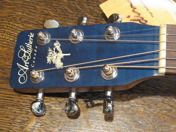 Art & Lutherie AMI CEDAR BLUE ギター　カナダ製 Art & Lutherie Ami Cedar Trans Blue Parlor Guitar B-Stock