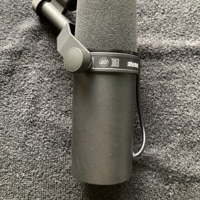 Shure SM7B Cardioid Dynamic Microphone BRAND NEW!