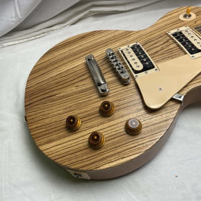 Gibson 2007 GotW Guitar Of The Week #19 Les Paul Classic Guitar Zebrawood with Case - Classic Antique image 7
