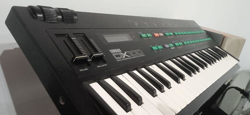 Yamaha DX100 FM Synthesizer