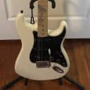 Squier Affinity Series Stratocaster with Maple Fretboard 2021 - Present Olympic White